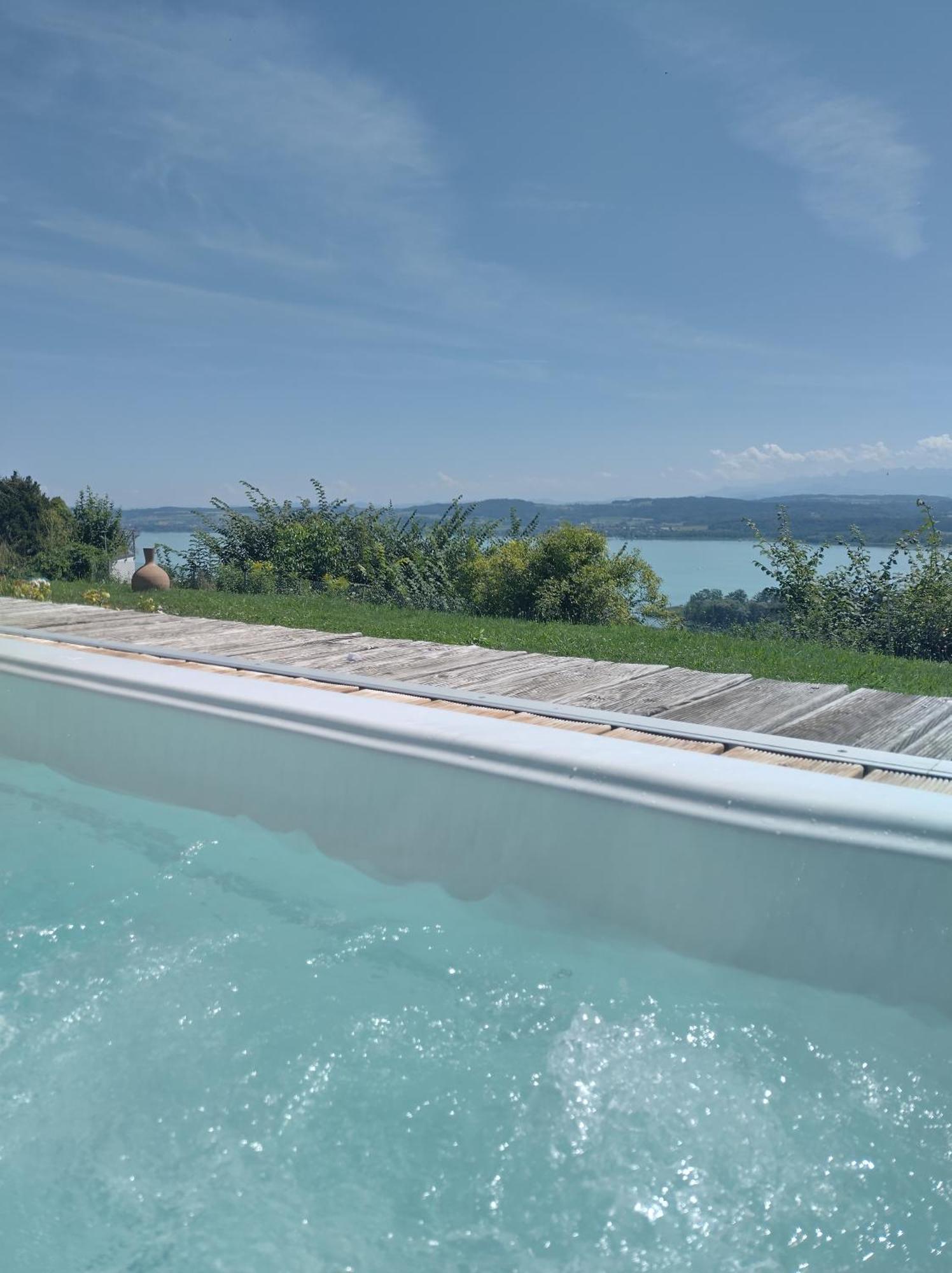 Swiss Borzoi House Bed & Breakfast Vully-les-Lacs Exterior photo